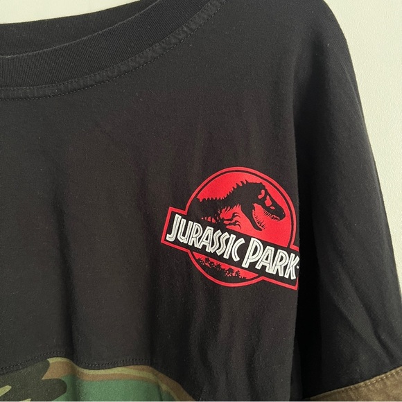 Universal Studios Jurassic Park Camo Long Sleeve Tee-Unisex Size Adults Small - Picture 2 of 4